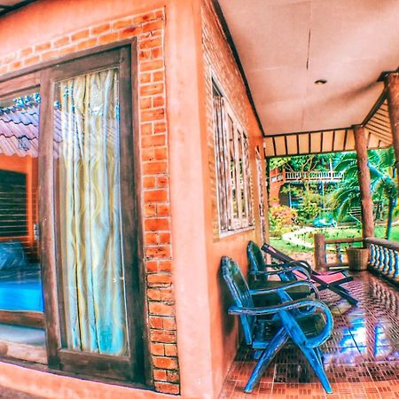 Chomjan Resort Koh Phayam Esterno foto