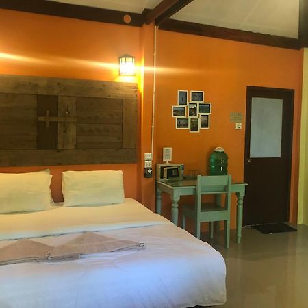Chomjan Resort Koh Phayam Esterno foto