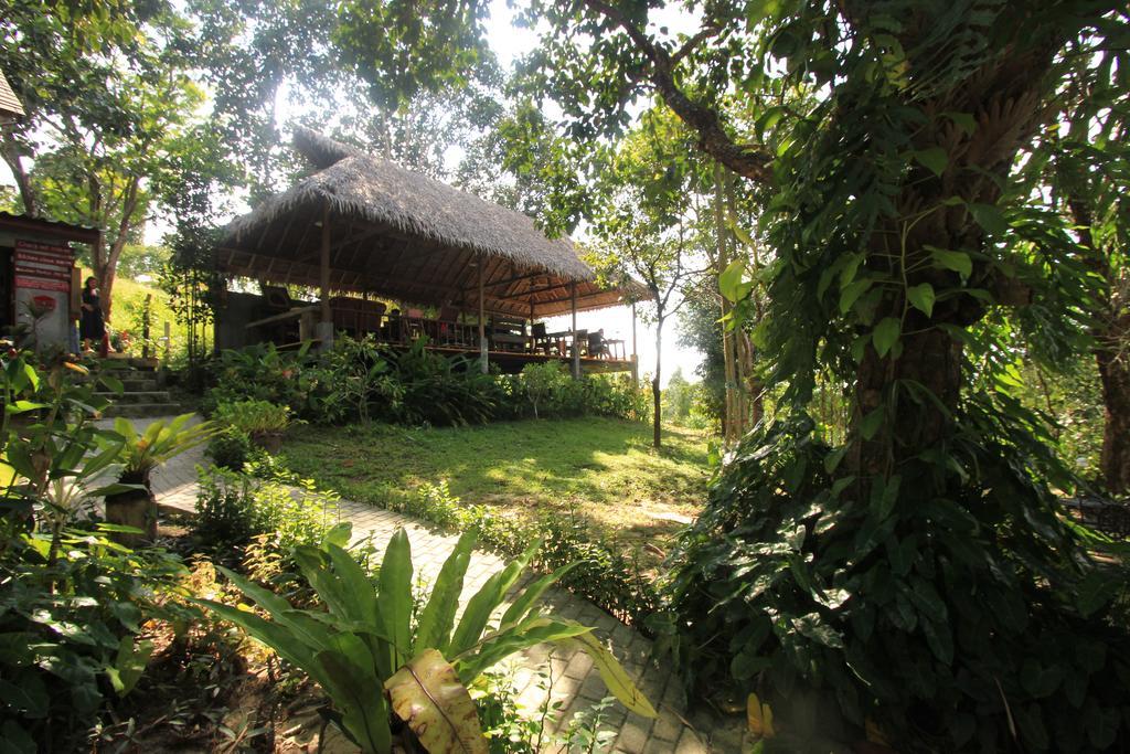 Chomjan Resort Koh Phayam Esterno foto