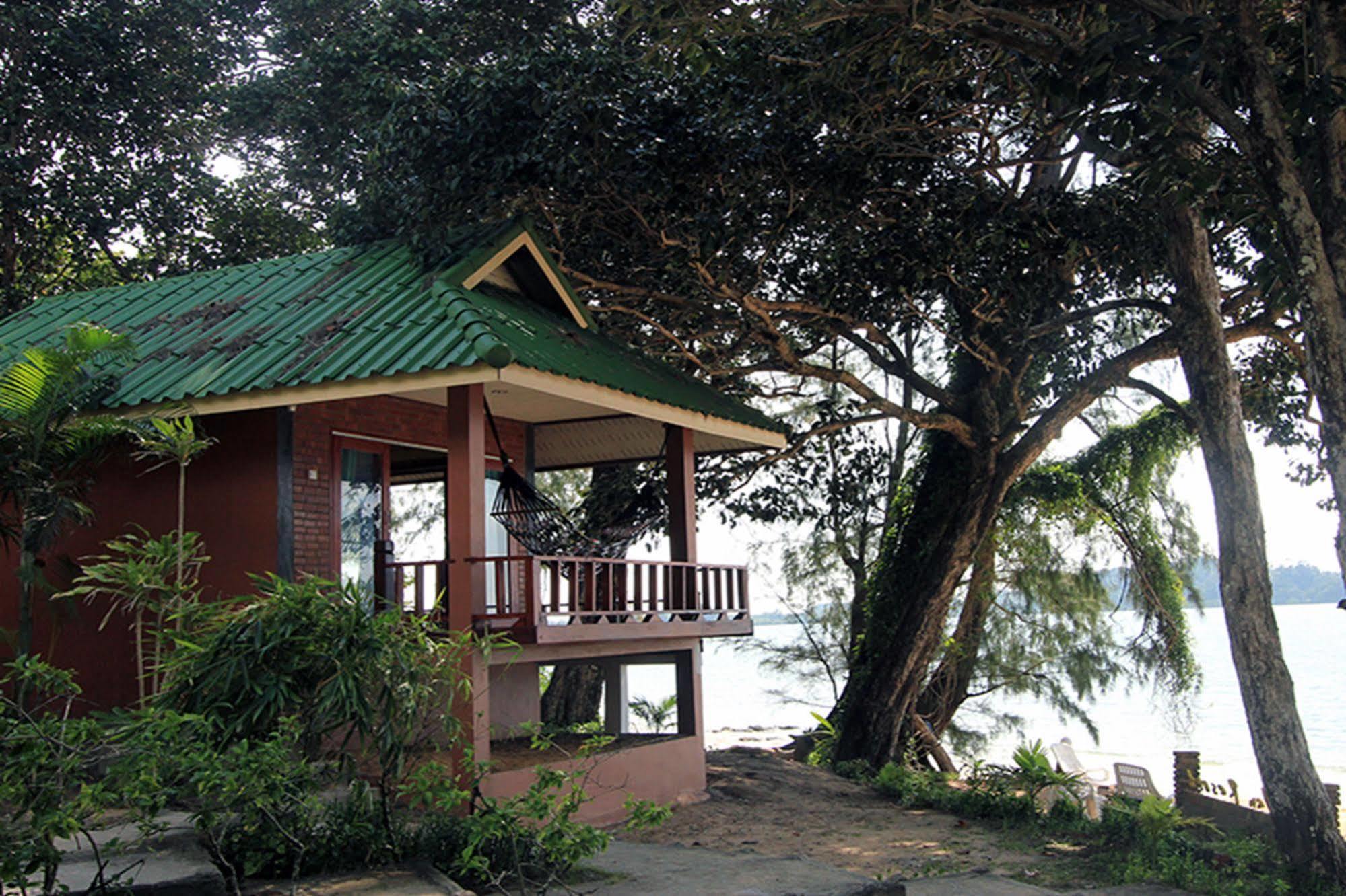 Chomjan Resort Koh Phayam Esterno foto