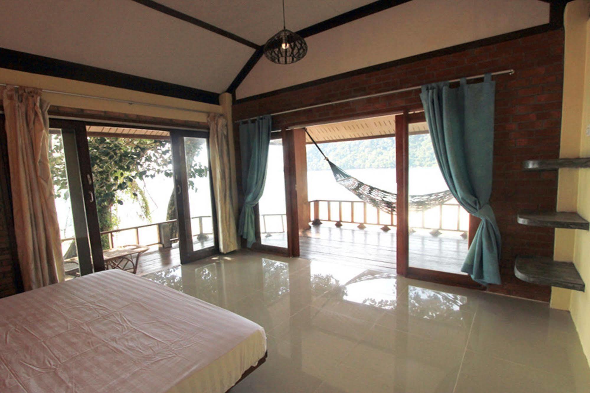 Chomjan Resort Koh Phayam Esterno foto