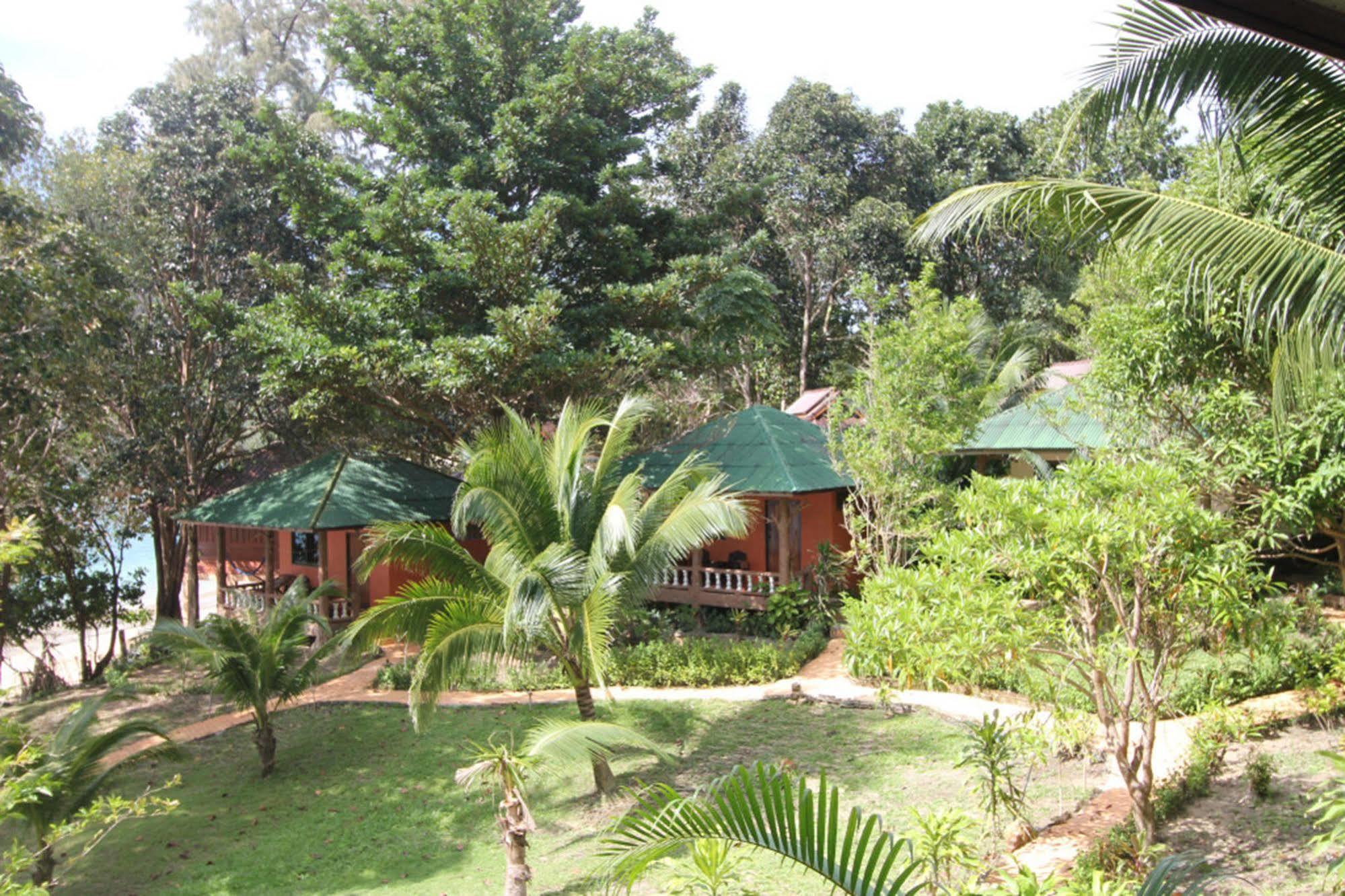 Chomjan Resort Koh Phayam Esterno foto